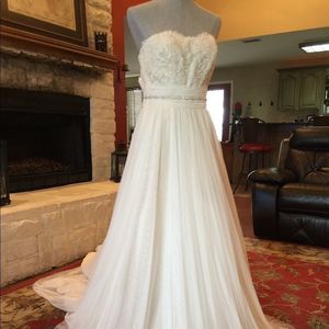 NWT NEVER WORN VOYAGE BRIDAL BY MORILEE